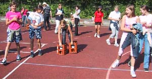 "Zickenalarm" beim Kistenlaufen